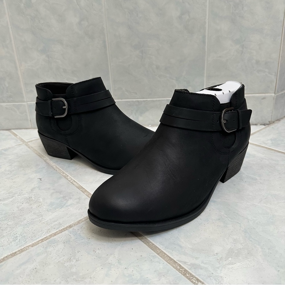 NWT Clarks Charlten Rae Black Ankle Leather Bootie Size 9.5 Wide